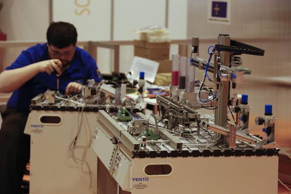 Ingeniería Mecatrónica.  El futuro de la automatización industrial.