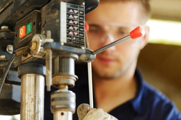 Técnica de corte por láser y plegado de chapa